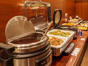 約40種類の朝食バイキングをお楽しみいただけます。