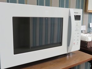 【各階エレベーターホール】「電子レンジ」はお弁当の温めなどに便利。
