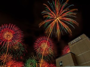 客室の窓からは琵琶湖大花火大会を楽しめます。ご予約はお早めに!