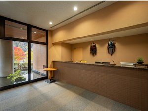 【施設/フロント】秋田県の顔「なまはげ」がお出迎え