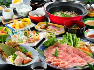【夕食】しゃぶしゃぶコース一例※しゃぶしゃぶは2人前。季節や仕入れ状況によって料理内容が変更します。