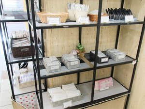 歯ブラシ、クシ、カミソリなどは1Fのアメニティコーナーよりお持ちください。