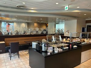 1F���H���u���[�j���O�t�@�[���v�n���̐H�ނ◿���Ȃǂ�܂荞��30��ވȏ�̃r���b�t�F