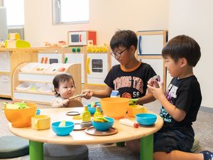 安全面に配慮した遊具を備え、小さなお子様でも安心してご利用いただけます。