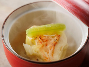 【極み/特別会席】春(2026年3月〜5月)蒸し物 桜海老春キャベツクリーム万頭