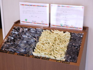 ■アメニティ(歯ブラシ・カミソリ・ブラシ・綿棒) お部屋にはございませんのでフロント横からお持ち下さい