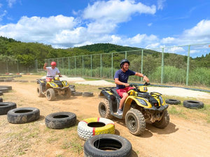 サーキット内をバギーで走り回る!「わくわくサーキット」