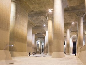 【当館から車で15分】洪水を防ぐ地下の巨大な施設で、そのスケールに圧倒される「首都圏外郭放水路」