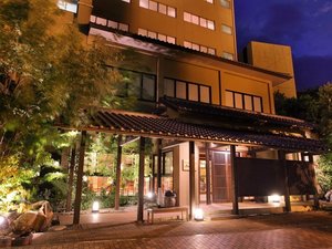 外観(夜)