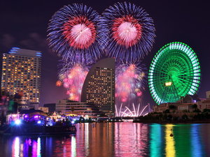 夏の花火だけでなく、5分程度の短時間花火が年間を通して20日以上開催されています。