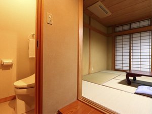 和室10畳全室洗浄付きトイレを設置してございます