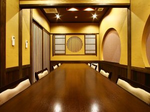 【個室食事処】和モダンを基調とした空間