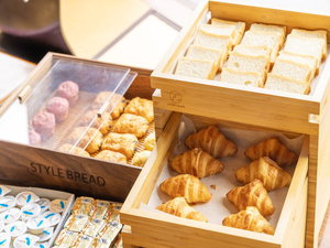 《朝食》