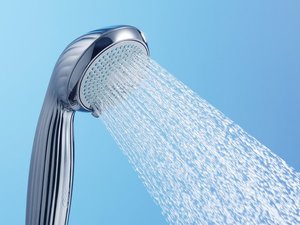 レディースシングルルームには「ReFa FINE BUBBLE ONE」のシャワーヘッドを設置