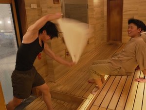 太陽の湯専属熱波師【タンクトップ湯〜さく】風を送る数No.1熱波師