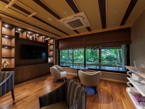 【静龍ご宿泊者様専用プレミアムラウンジ】景色を眺めながら、優雅なひとときをお過ごしください。