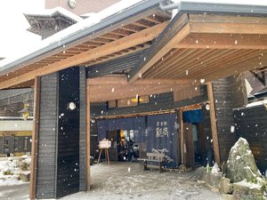 【雪の彩冬外観】冬には雪も降ったり・・