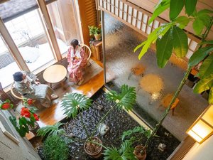 【水辺のラウンジ】開放感のある空間で過ごす快適な時間