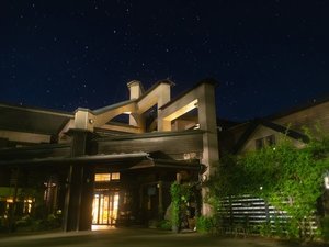 エントランスから見える星空