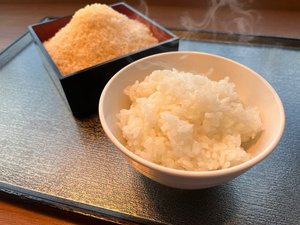 炊き立てのコシヒカリをご用意しております