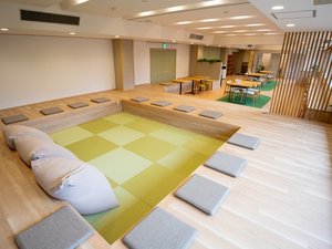 4階ラウンジスペースワ―ケーションやグループミーティングでご利用頂けます