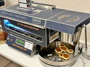 【朝食】タッチするだけでその場で出来上がってくるパンケーキマシン