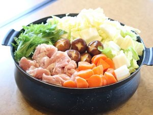 石川県の定番鍋『とり野菜みそ』です。