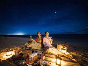 「ティンガーラナイトディナー」星空を眺めながら砂浜で優雅に夕食を愉しむ