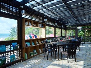 Books & Cafe