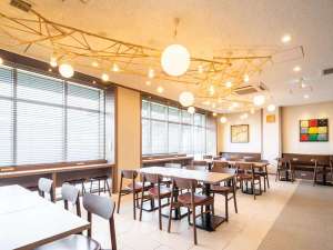 朝は朝食会場、夜はラウンジとしてご利用いただけます