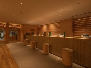 フロントです。ご来店お待ちしております。