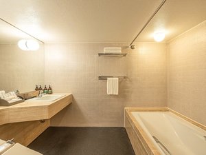 【ユニットバスルーム】ゆったりご利用いただけるユニットバスルーム