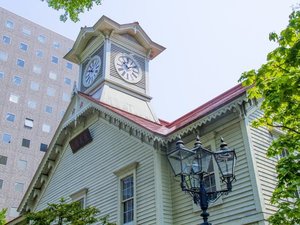 【札幌時計台】日本最古の時計台。旧札幌農学校演舞場といい重要文化財にも指定されています。