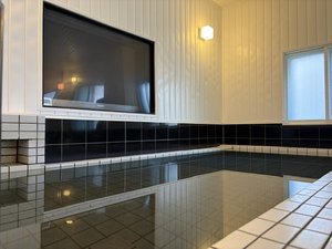 【大浴場】浴槽1つの為男女入替制。 大型テレビ付き!足を伸ばしてゆっくりお過ごしいただけます!