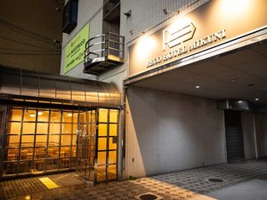 外観 夜2