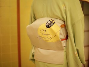 相撲好き女将(帯に注目)