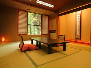 木造山側10帖のお部屋。206「花梨」208「山桜」お庭には面していないけど少しだけ広め