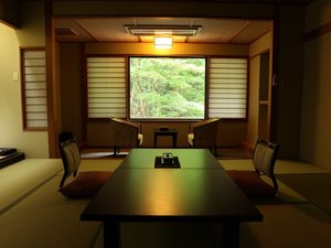 もみじの樹の目の前3階12.5帖306「紫陽花」307「石楠花」(新緑の5月頃)