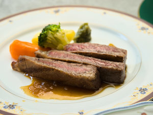 【肉料理一例】信州プレミアム牛のグリルステーキ