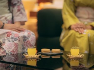 �j���[�T�}�[�I�����W���g�����݂͂��I���W�i���Œ��E�E�F���J���h�����N