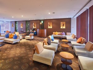 �yThe Lounge�z�҂����킹�ɂ������p���������܂��B
