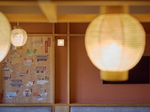 【ここが特長】街のエッセンスを感じるアートワークや家具など、テンションがあがるデザインの客室