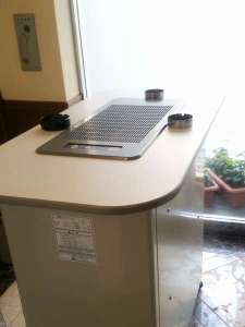 ロビーにて喫煙所をご準備しております