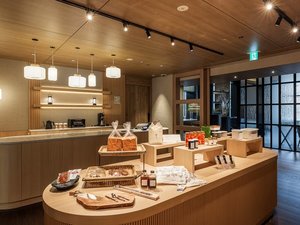 【SHOP会】地元の名産品や総料理長監修のホテルオリジナルブリオッシュやパウンドケーキを販売中。