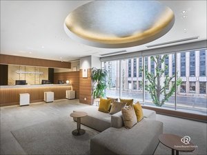明るく開放的なフロントロビー