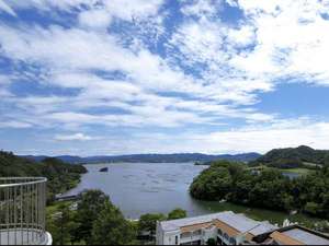 【ロケーション】お部屋から眺める久美浜湾の景色です。