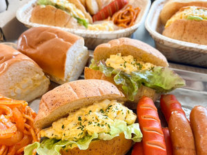 ・【朝食BOX(一例)】使い捨ての容器でご用意。手軽に朝食を済ませたい方にお勧めです!