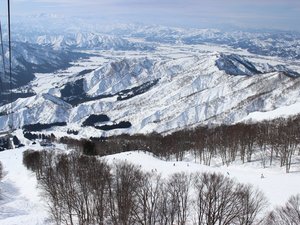 八海山スキー場車で35分