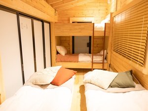 4beds cabinibedroomj