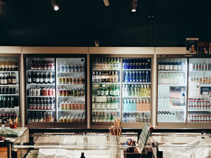 �①�P�[�X�ɂ͎�ޖL�x�ȃh�����N�������B��l���q�ǂ����y���߂�[���̕i�����B